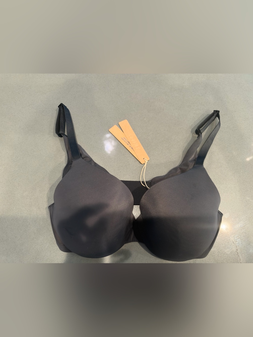 NWT- SKIMS “full coverage lightly lined” bra Sz 32C